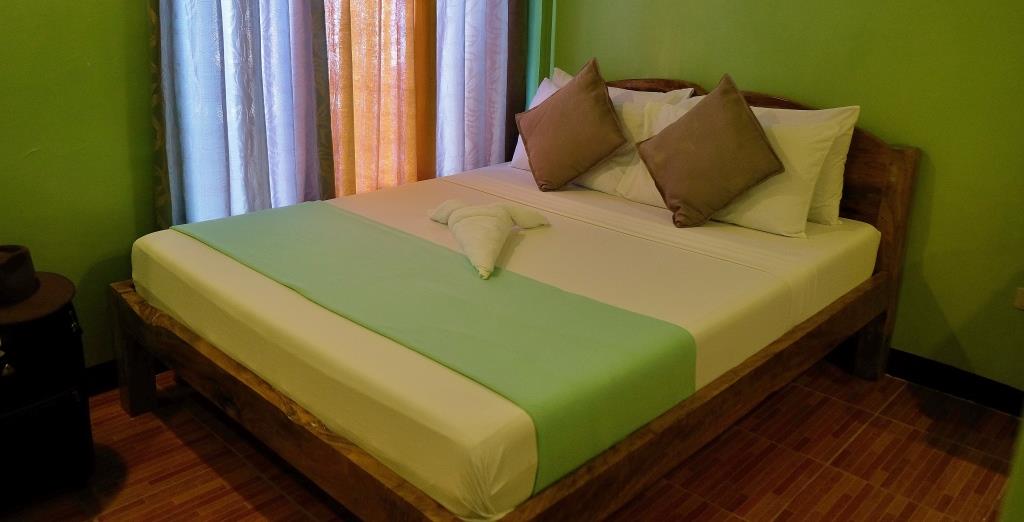 Nice clean room, crisp linen, 4 pillows, clean blanket, bottled water, white clean towels. 